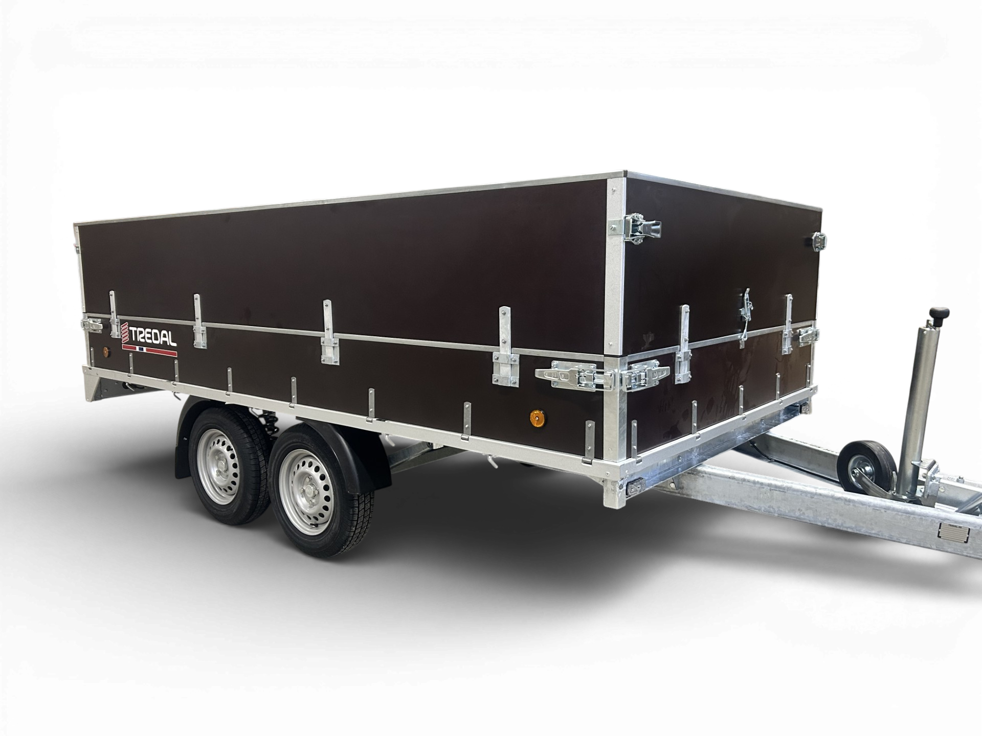 Her vist med tilleggskarm 50cm og sentermontert oppfellbart støttehjul som tilleggsutstyr